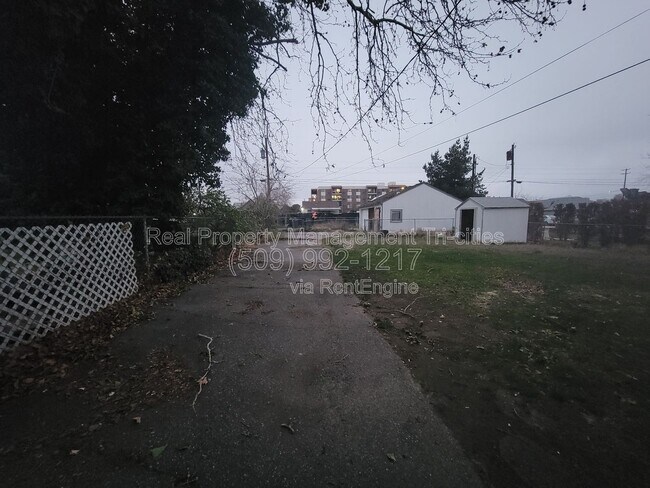 Building Photo - 618 S Alder St