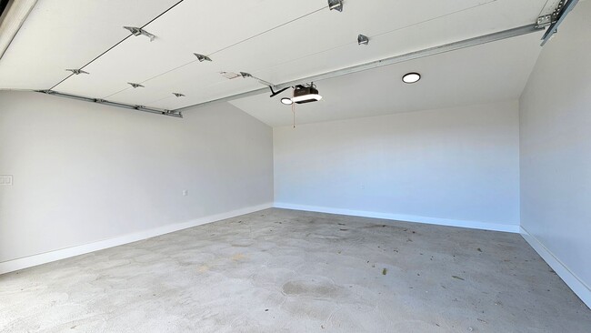 Building Photo - Waialae Nui Ridge - Renovated 4 bedroom, 3...