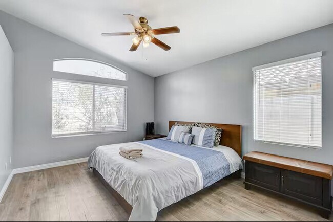 Building Photo - Short Term Rental & Furnished