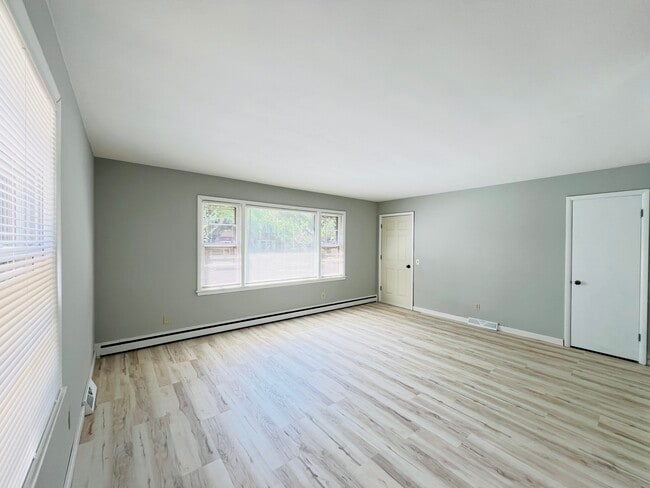 Primary Photo - 315 Palomino Ln