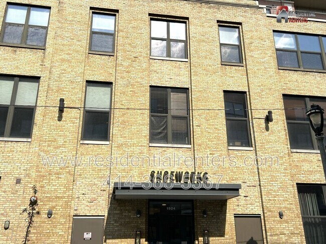 Building Photo - 1924 N Hubbard St