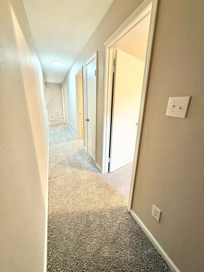 Building Photo - 92 Sycamore Cir