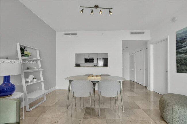 Building Photo - 2475 Brickell Ave