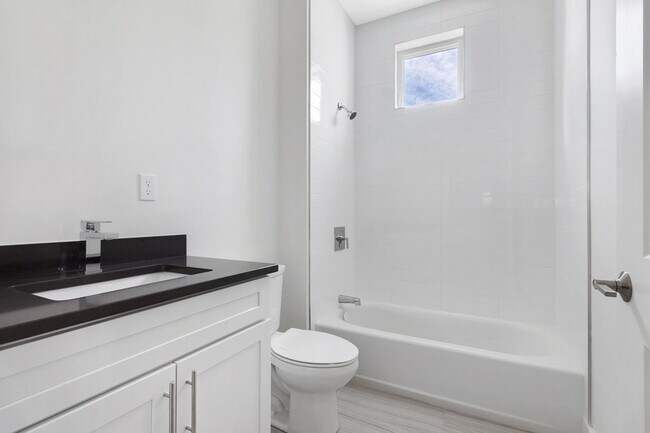 Building Photo - 8 Harris St