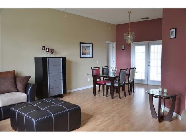 Building Photo - Off-Season Rental 3BR 2BA with pool in Sebastian