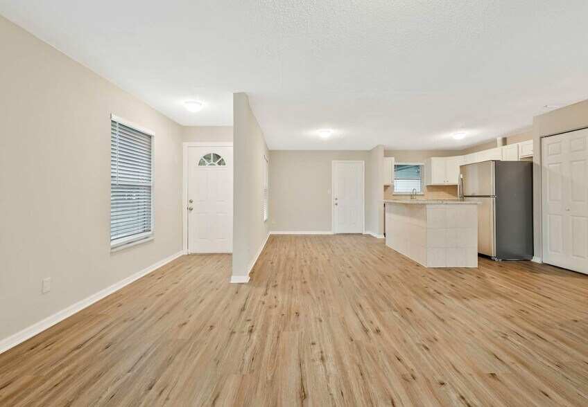 Building Photo - 1310 Celia Way