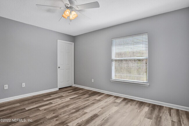 Building Photo - 822 Black Cherry Dr S