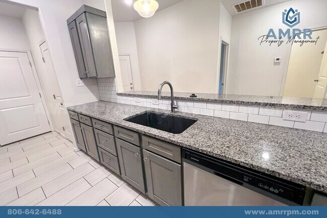 Building Photo - Luxury 2 Bedroom Townhome Available PRELEASE