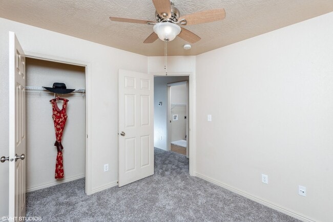 Building Photo - 3 Bedroom Townhome with Private Patio