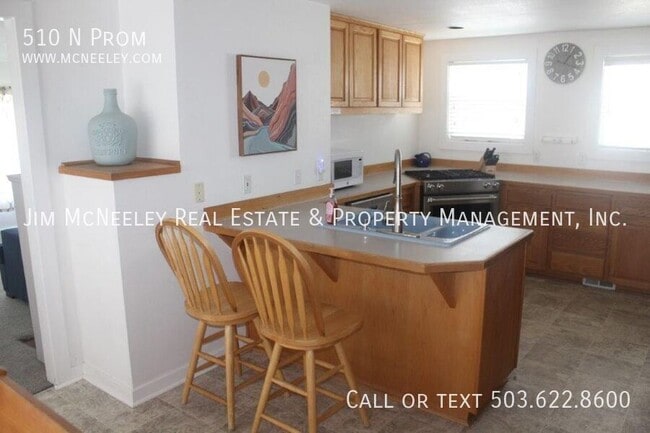 Building Photo - 510 N Prom-