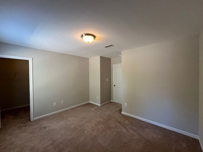 Building Photo - 310 Princess Pl