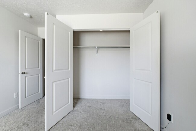 Building Photo - 7403 S Olivine River Ln