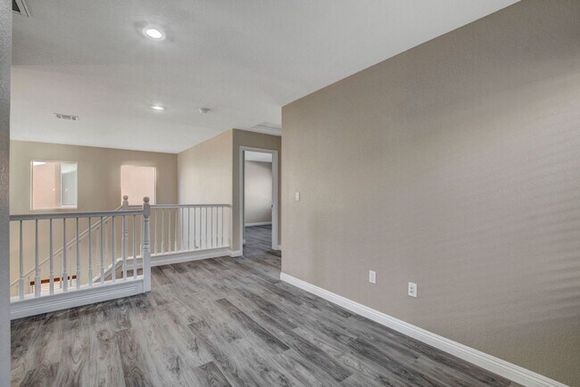 Building Photo - TWO STORY CUL-DE-SAC HOME, 3 BEDROOM 2.5 BATH HOME