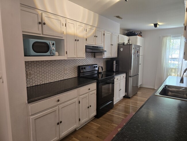 Building Photo - 2733 Crosswinds Dr