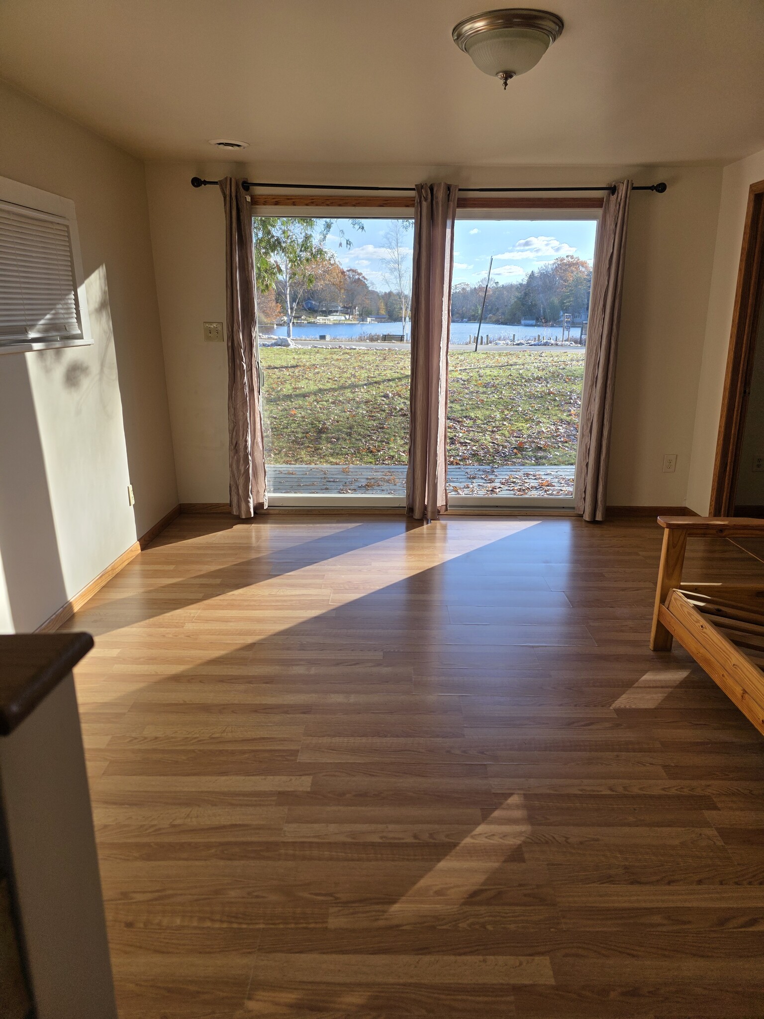 Building Photo - 3255 N Lakeshore Dr