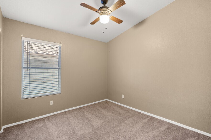Building Photo - 7936 W Taro Ln