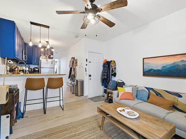 Building Photo - 162 Griffith St