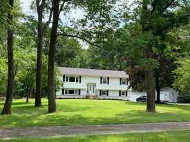 Building Photo - 15 Sherwood Cir