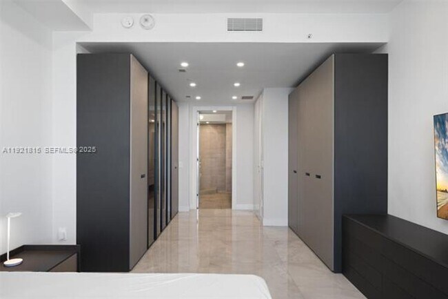 Building Photo - 18201 Collins Ave