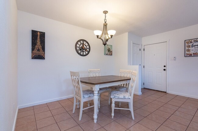 Building Photo - Fully Furnished One Bedroom Condo Availabl...