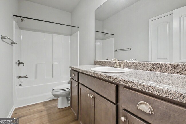 Building Photo - 270 S Ridge