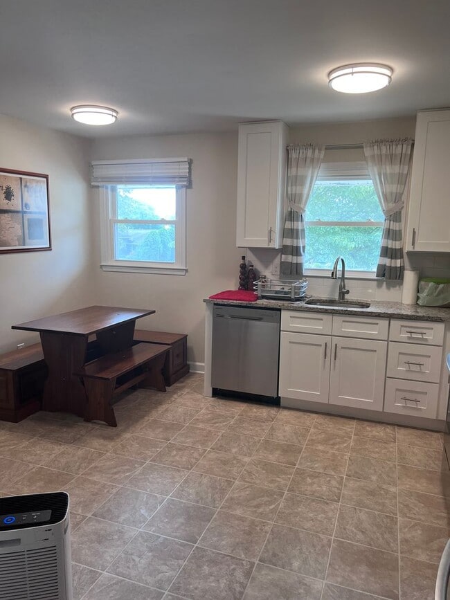 Building Photo - Charming 3Bed/3Bath SFH in Nottingham