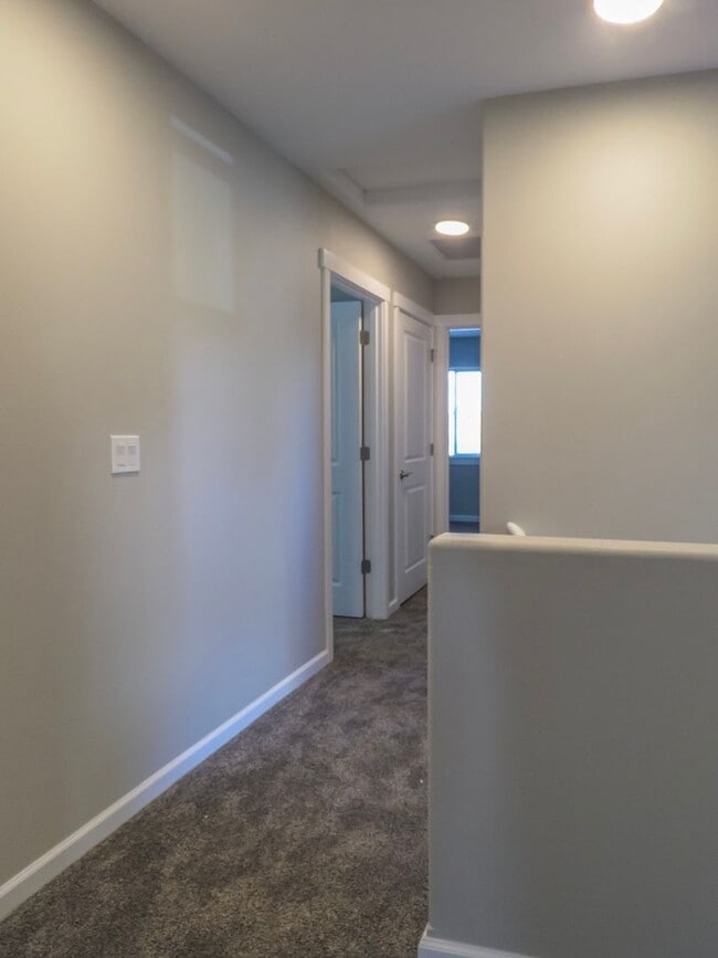 Building Photo - 1960 Market St NE