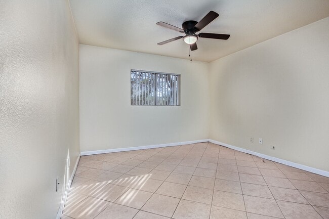 Building Photo - 4 Bedroom 2 Bathroom with Arizona Room in Tempe