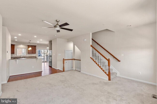 Building Photo - 5345 Tweeddale Pl