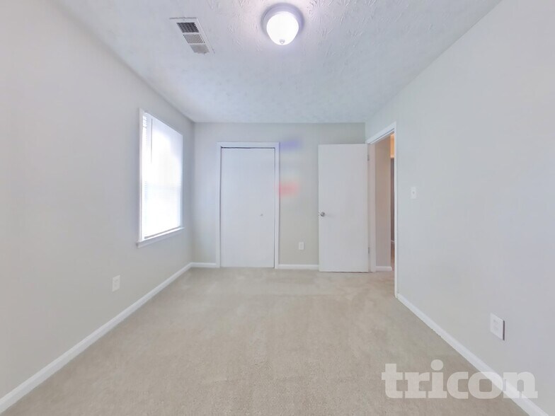 Building Photo - 55 6th Ave