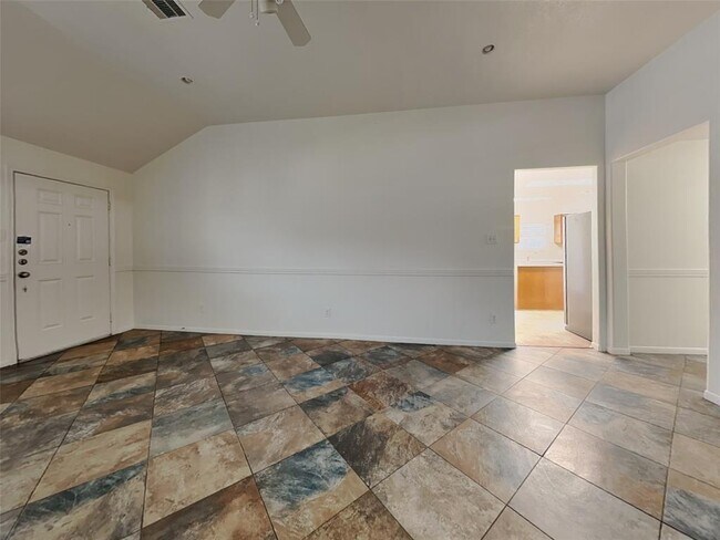 Building Photo - 2407 Aspen Dale Dr