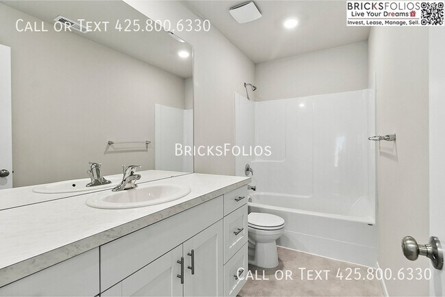 Building Photo - Exceptional Bremerton Home with Close to JBLM!