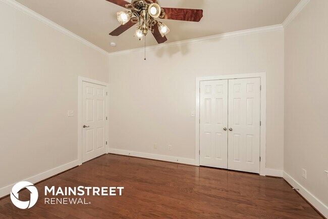 Building Photo - 6229 S Clubview Cir