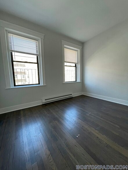 Building Photo - 81 Park Dr