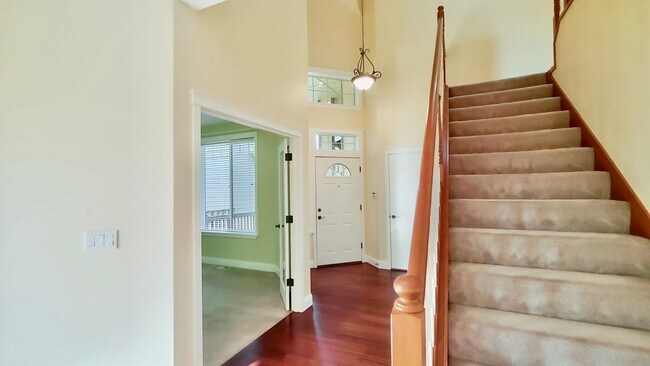 Building Photo - **$1000 OFF FIRST FULL MONTHS RENT**  Gorg...