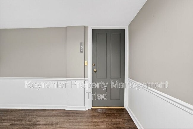 Building Photo - 1101 N Elm St