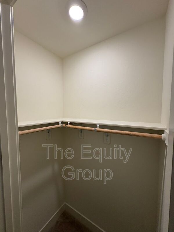 Building Photo - 2231 N Julieann St