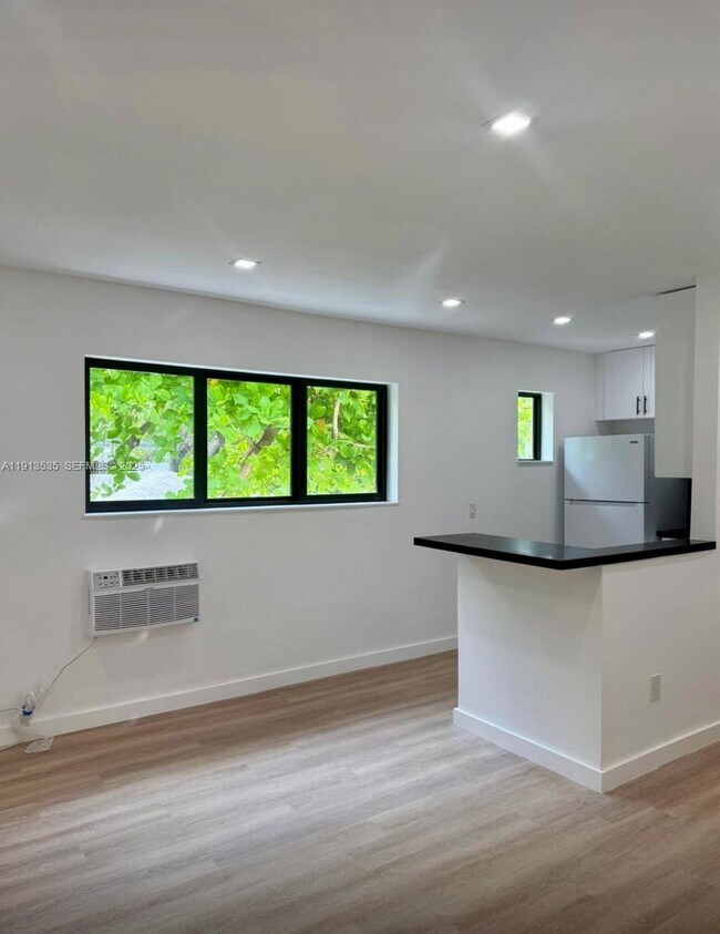 Building Photo - 7521 NE 2nd Ct