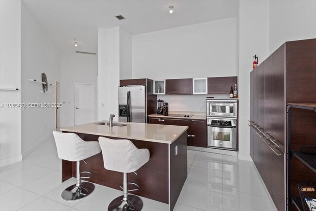 Building Photo - 1900 N Bayshore Dr