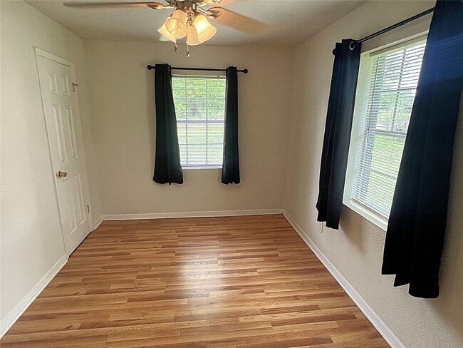 Building Photo - 560 Beverly Dr