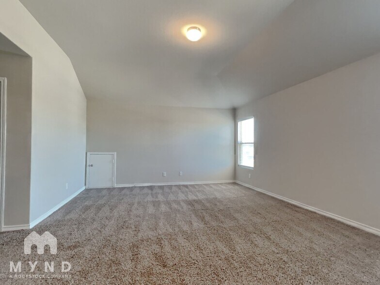 Building Photo - 6327 Sycamore Run