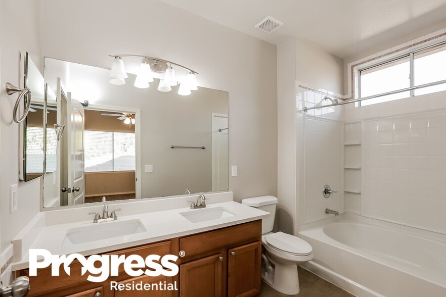 Building Photo - 4130 W Vineyard Rd