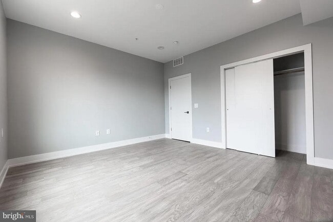 Building Photo - 2055 Tasker St