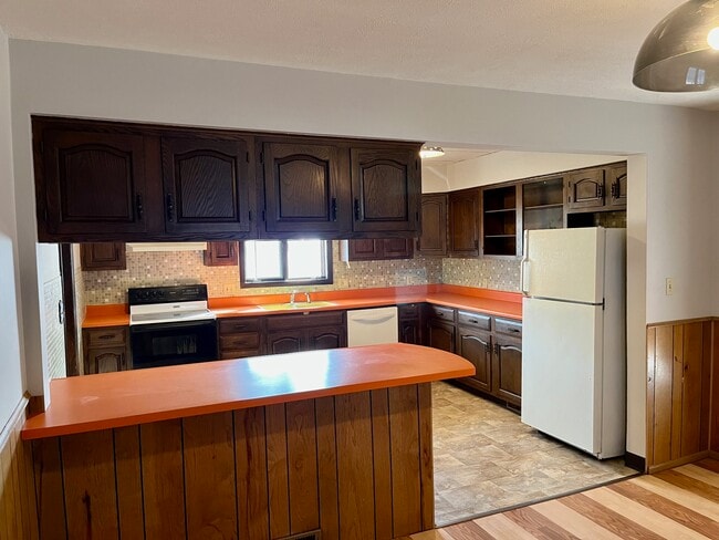 Building Photo - 911 N Center St