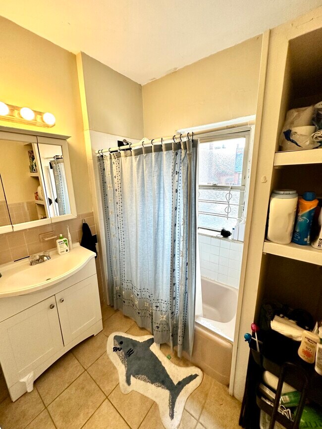 Building Photo - 7 Miner St