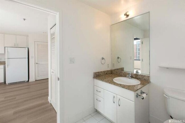 Building Photo - Stylish 1BR Condo in Prime Mission Bay Loc...