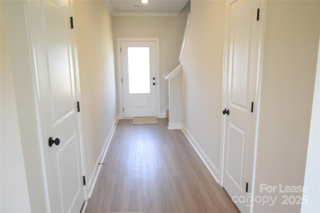Building Photo - 3519 Narrow Ln