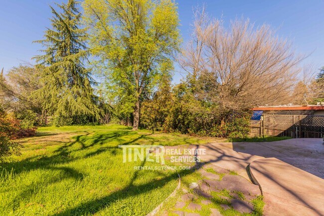 Building Photo - Fair Oaks Village Charmer