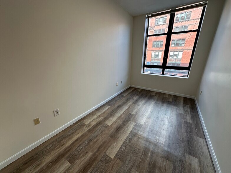 Building Photo - 76 Essex St