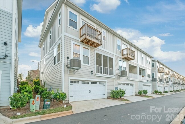 Building Photo - 554 Amalfi Dr